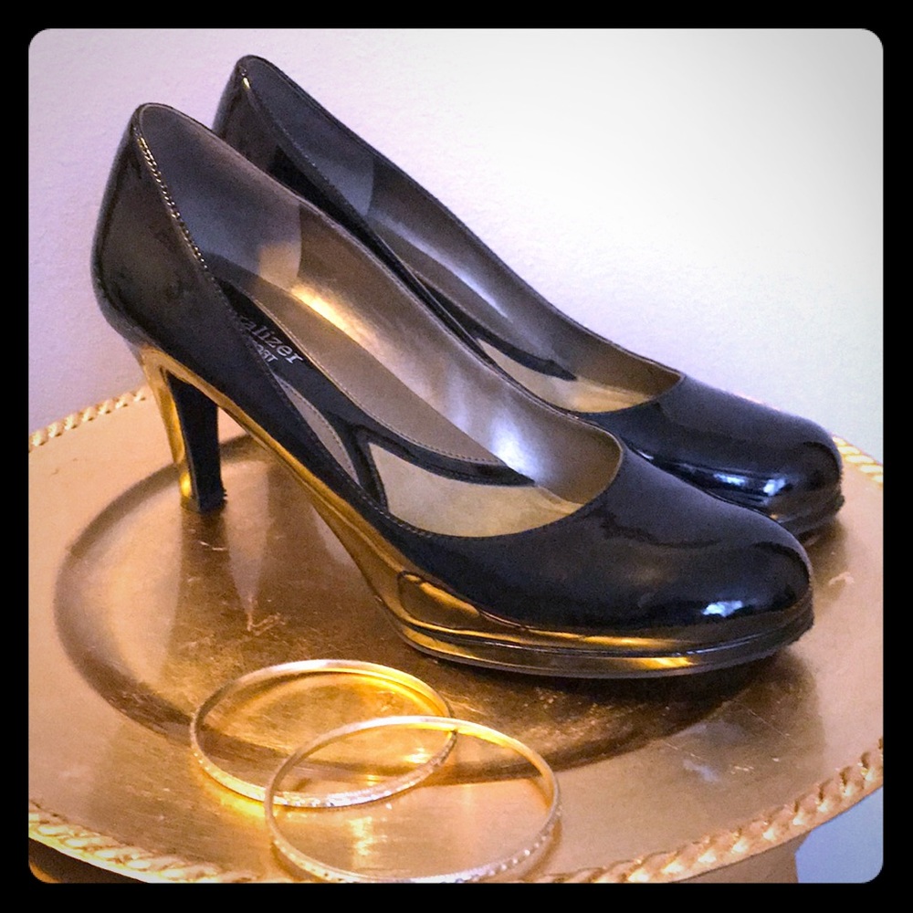 Black patent naturalizer pumps